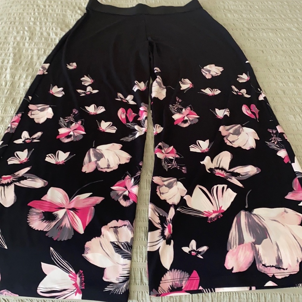 Floral black pants size small